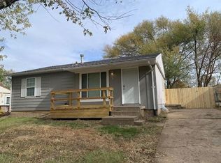 810 SE Eastgate Dr, Topeka, KS 66607