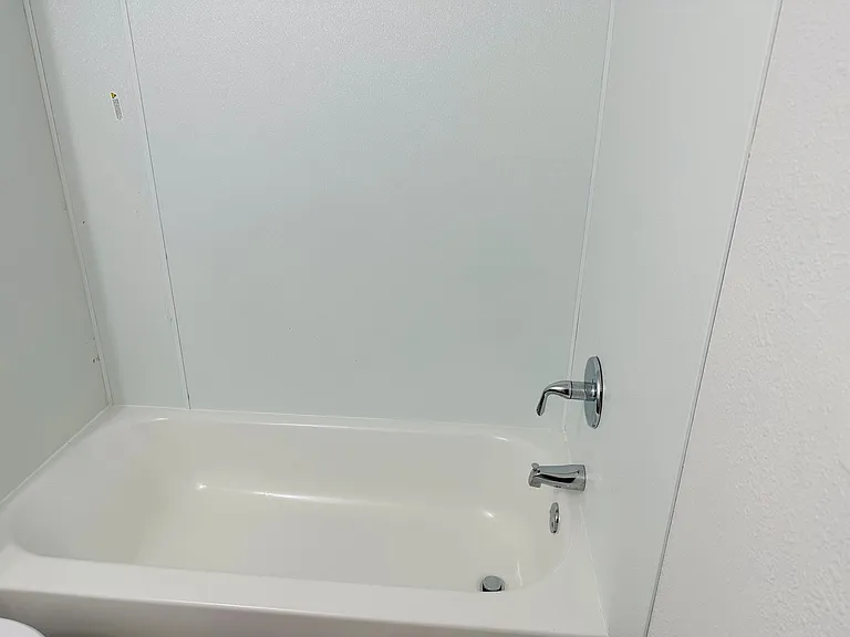921 E 4th St #15 — Photo 17