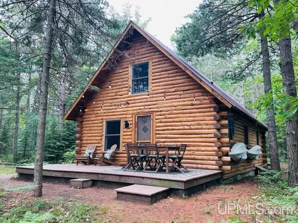 22704 E Dr Jack Trl, Grand Marais, MI 49839