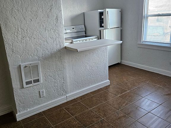 2nd image of 260 2nd Ave N APT 3