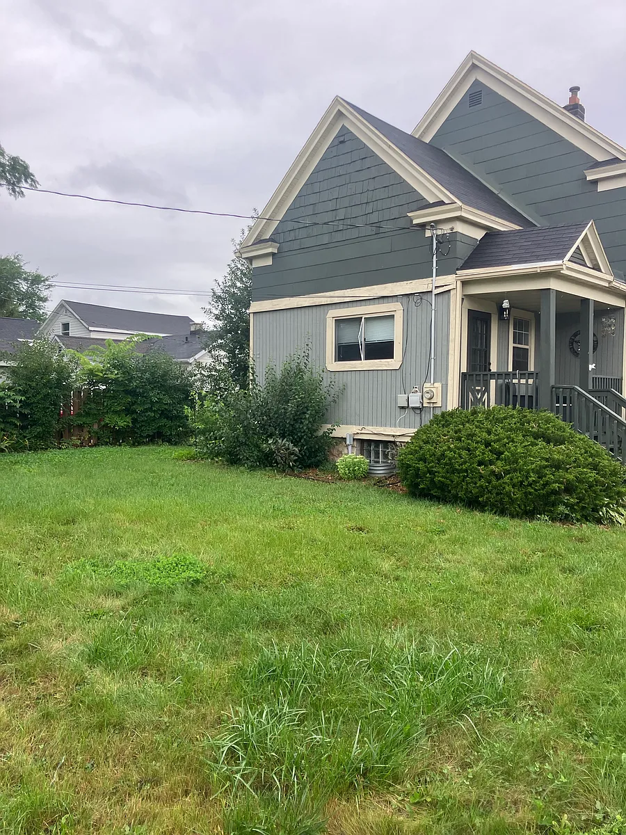 Building Photo - 204 8th St