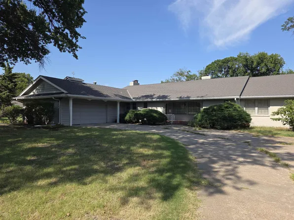 1348 N Estate Ct, Wichita, KS 67208