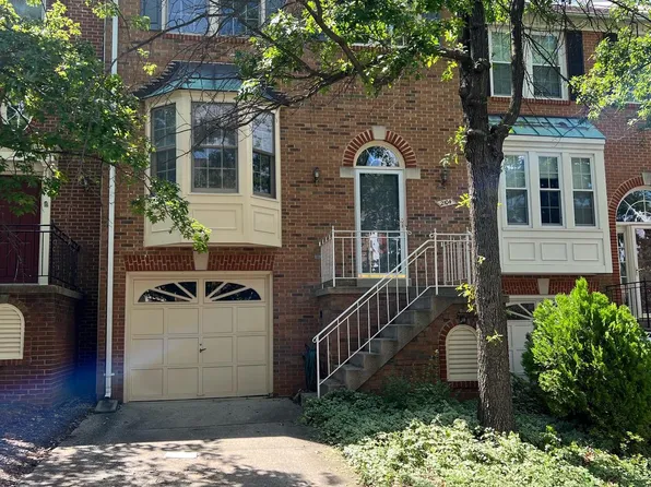 2104 Patty Ln, Vienna, VA 22182