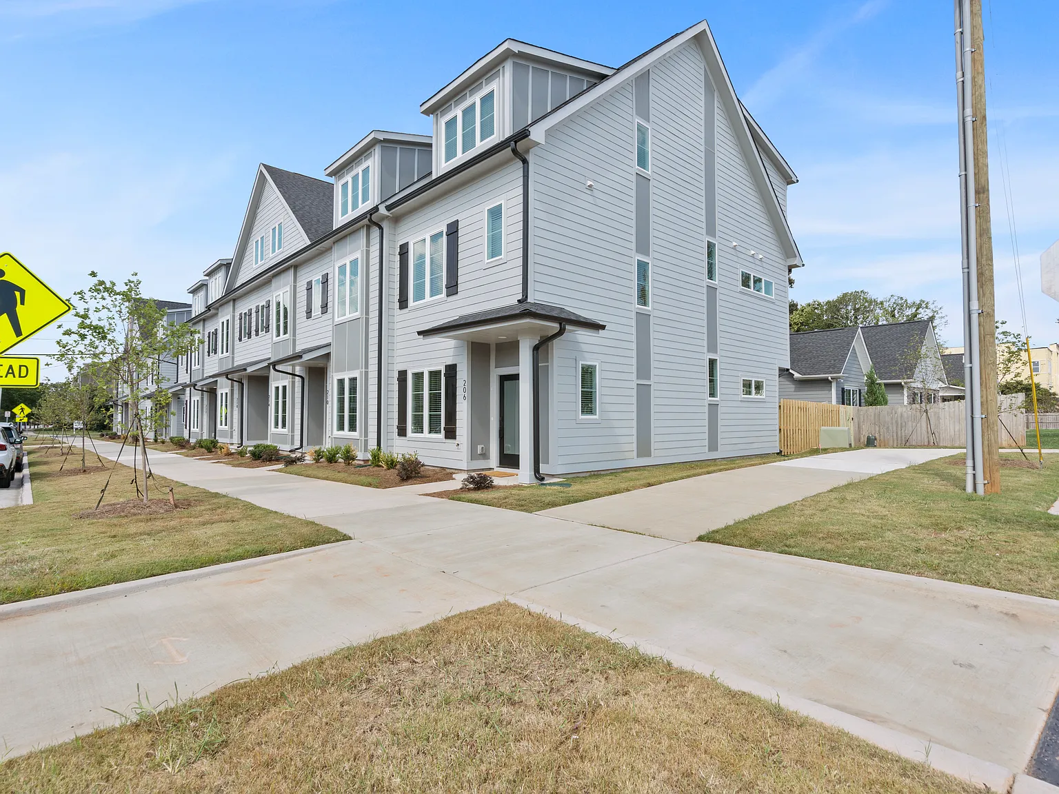 3 bed, 3.5 bath, $3,000 — Photo 1