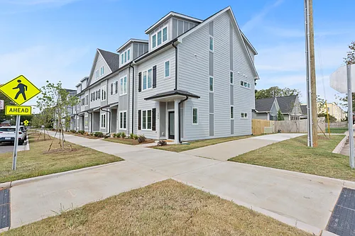 206 Freeland Ln Photo 1