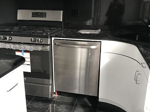3rd image of 200 E 64th St APT 19A