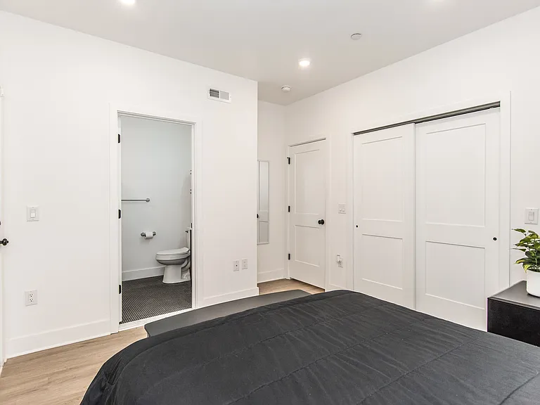 2435 W Master St #1A — Photo 4