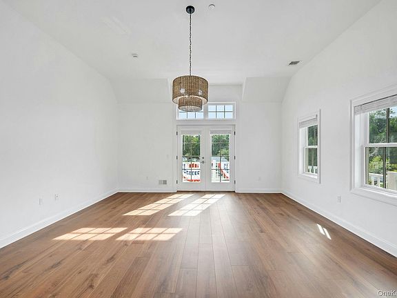 3rd image of 402 Main St #4B