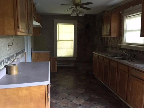 3rd image of 16 High St S