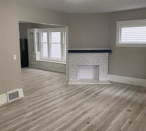 2nd image of 1922 W 71st St #1