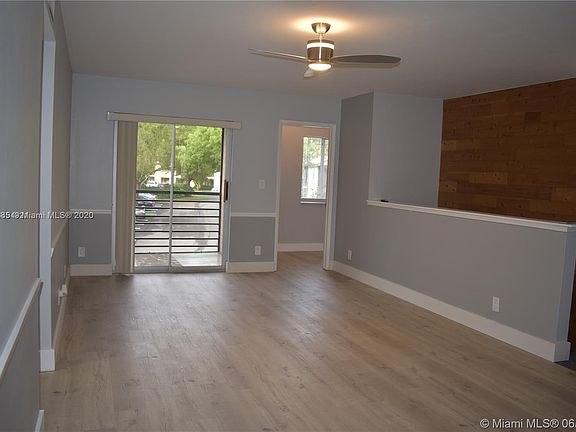 3rd image of 512 Gardens Dr APT 202