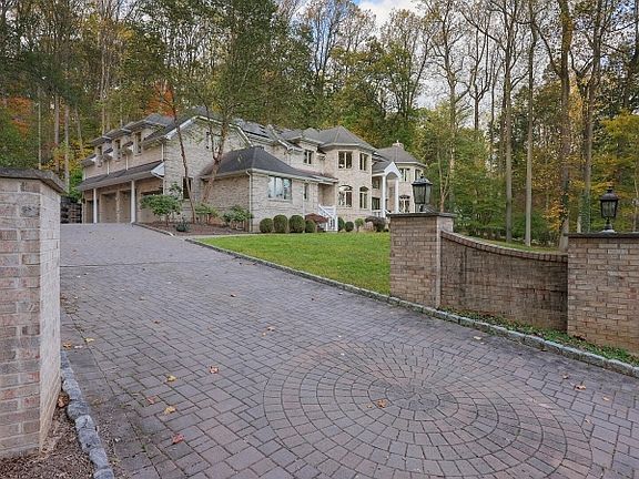 2nd image of 115 Old Somerset Rd