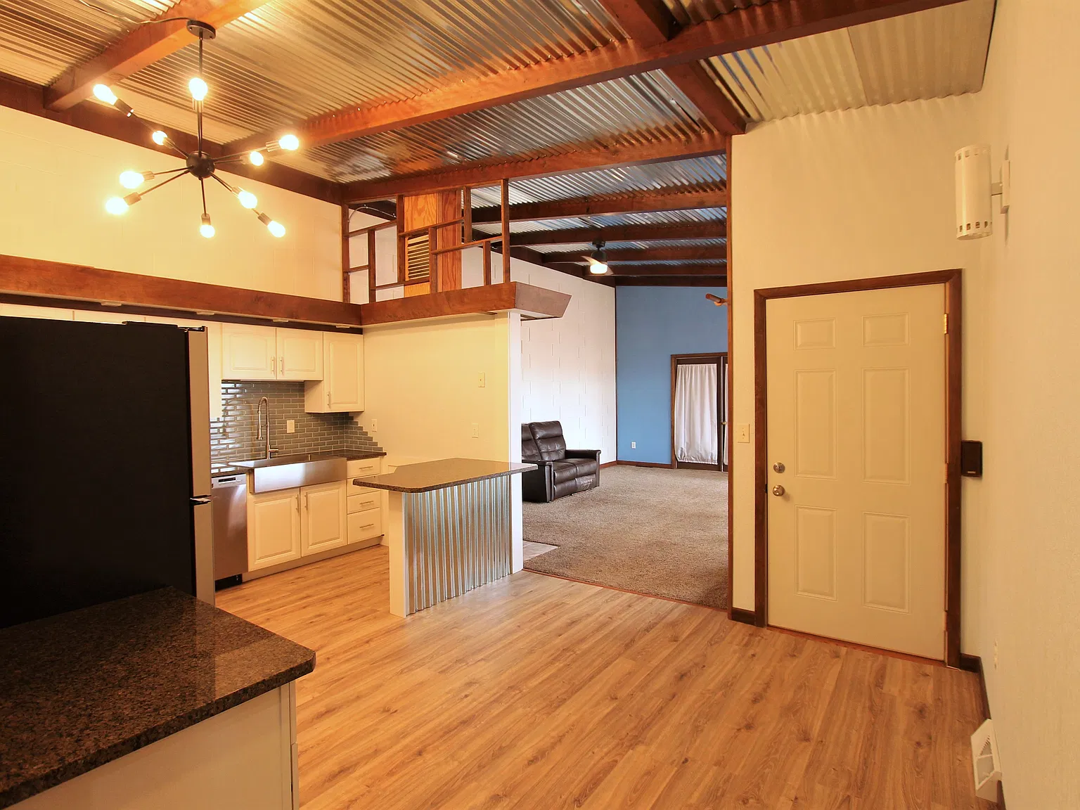 3 bed, 1.5 bath, 1150 sqft, $1,800 — Photo 2