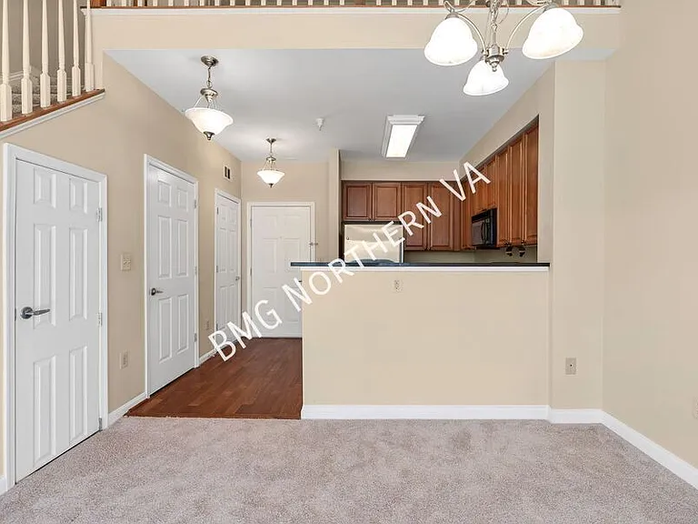 801 Greenbrier St #422 — Photo 10