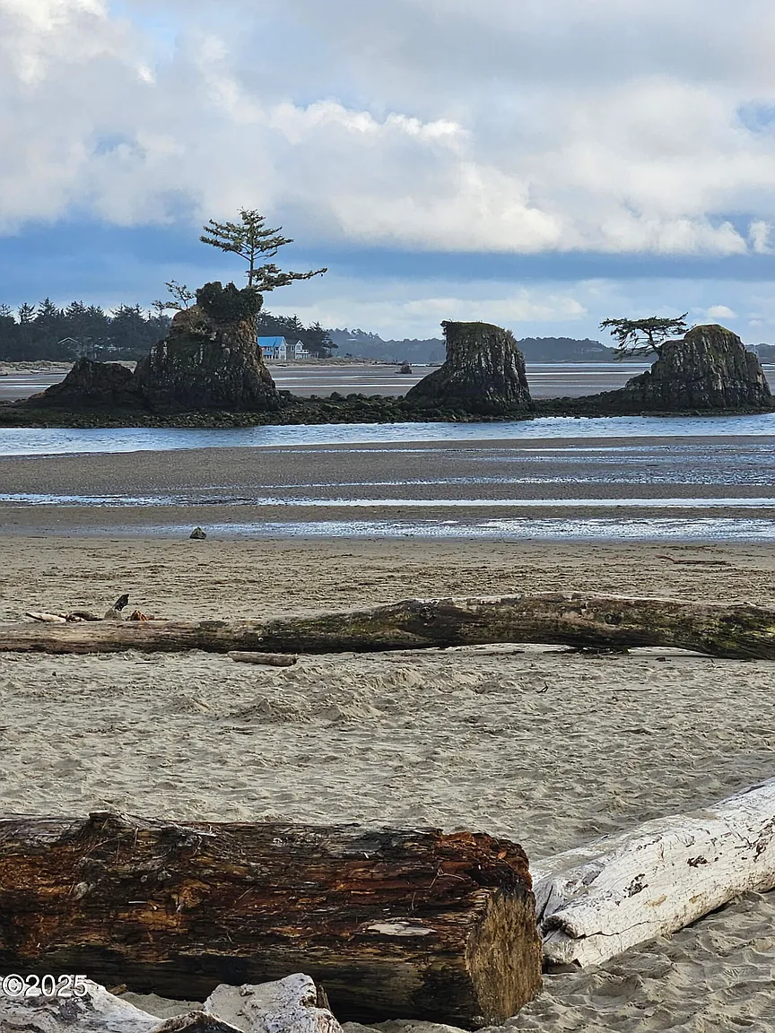 5201 SW Highway 101 #102 photo 1