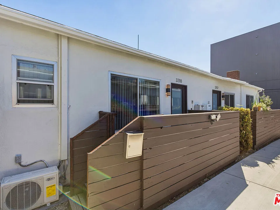 3210 E Bellevue Ave