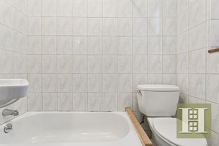 5th image of 3158 42nd St APT 2L