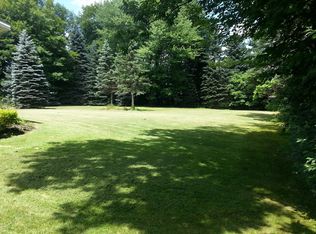 12169 Springview Dr, Burton, OH 44021