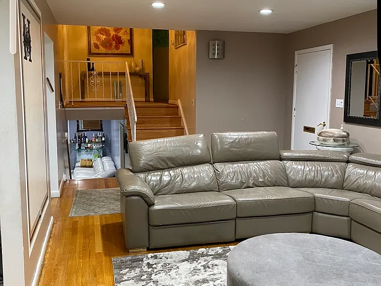 11402 Gainsborough Rd — Photo 6