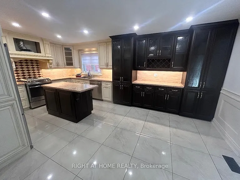 36 Ellerby Sq N — Photo 4