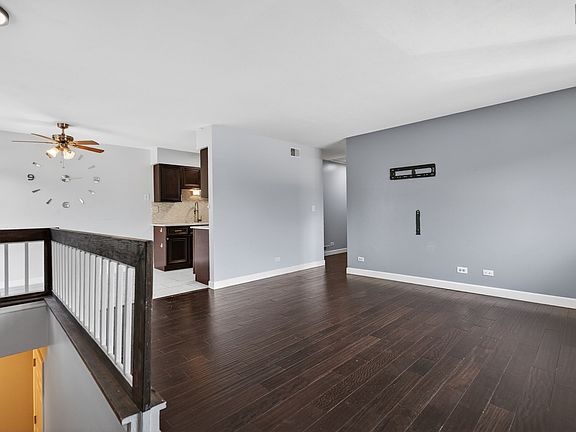 5th image of 829 Dighton Ln #21E
