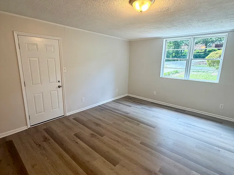 107 Stanley Ter — Photo 39