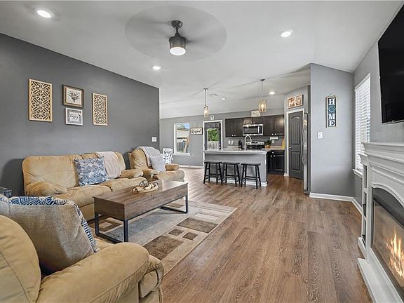 4th image of 42298 Joshua Dr
