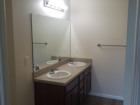 3rd image of 3453 Danube Dr SW