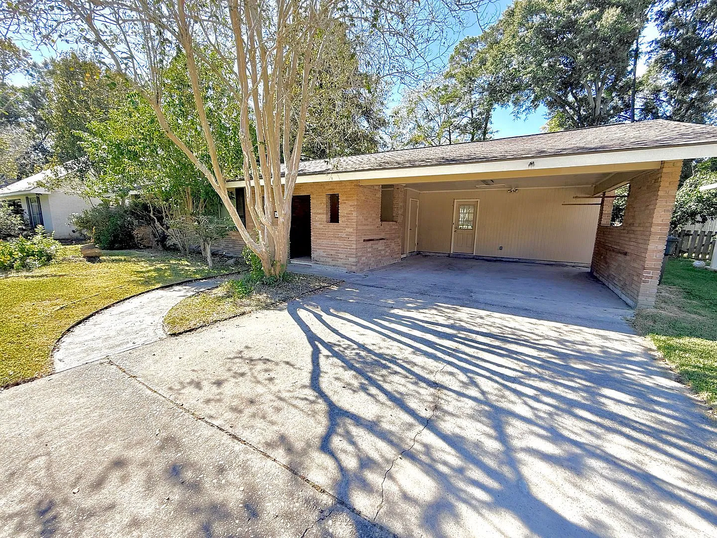 3 Bedroom House off Highland and Staring Lane — Photo 3