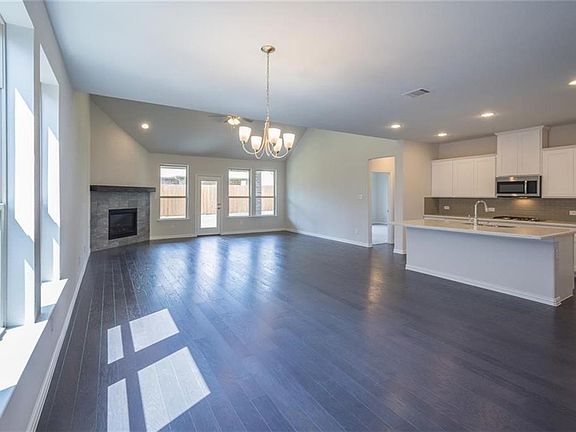 2nd image of 6141 Gloucester Dr