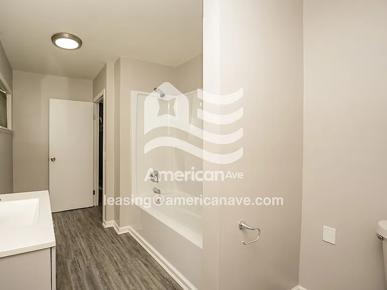 722968_007_main_bathroom_8.jpg
