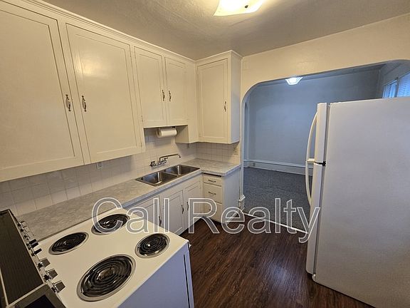 5th image of 1028 E Mission Ave #D