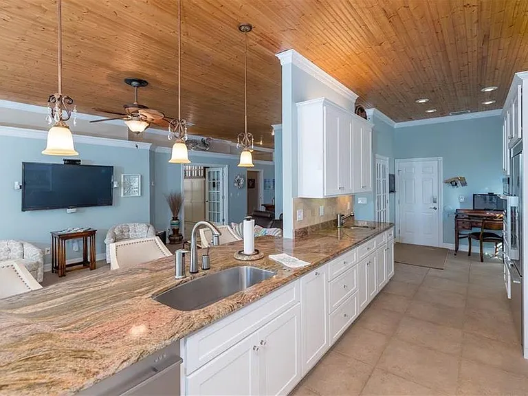 208 Somerset Ct — Photo 13