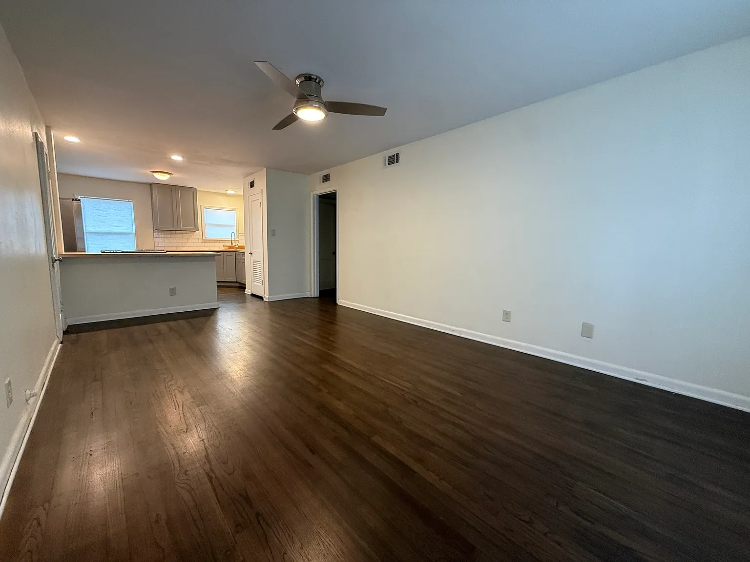 2 bed, 836 sqft, $1,325 — Photo 2