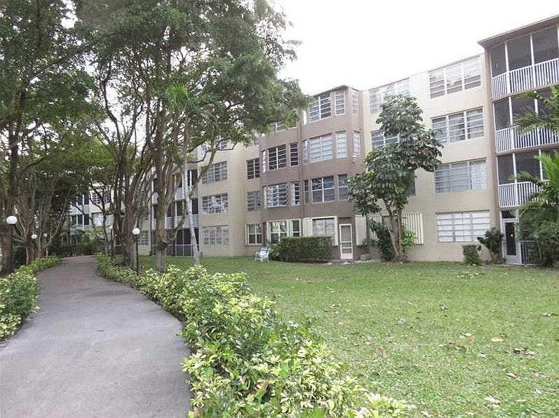 2nd image of 1710 NE 191st St APT 208