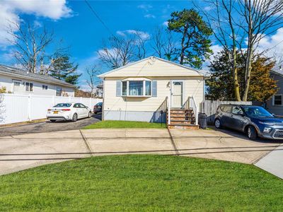 7 Belmont Avenue, West Babylon, NY, 11704