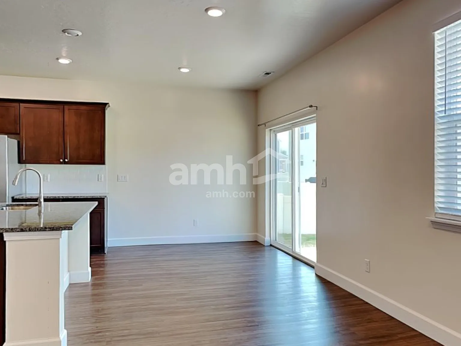 4 bed, 2.5 bath, 2174 sqft, $2,780 — Photo 4
