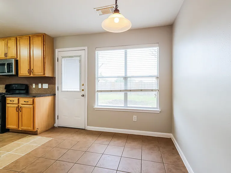 25306 Barmby Dr — Photo 8