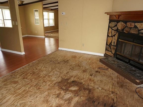 06) Dining Area