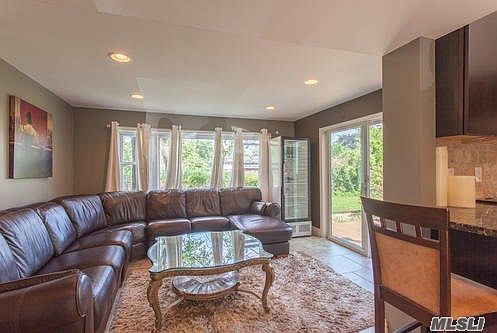 2nd image of 109 Jedwood Pl