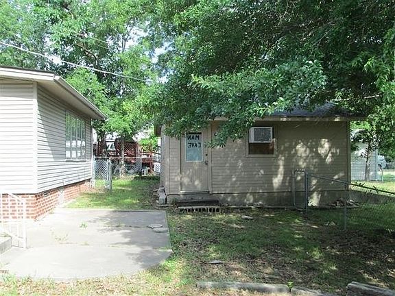 4th image of 300 E Creek Ave