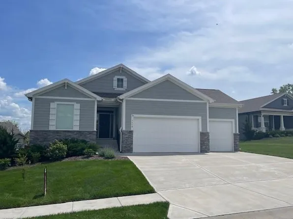 1113 SW Whitby Dr, Lees Summit, MO 64083