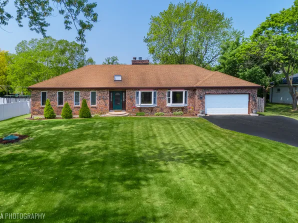 6N258 Acacia Ln, Medinah, IL 60157