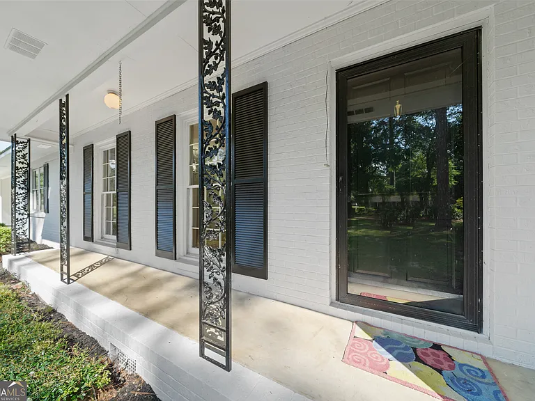 223 Brookwood Dr — Photo 4
