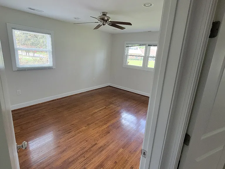 4844 Rosecroft St — Photo 37