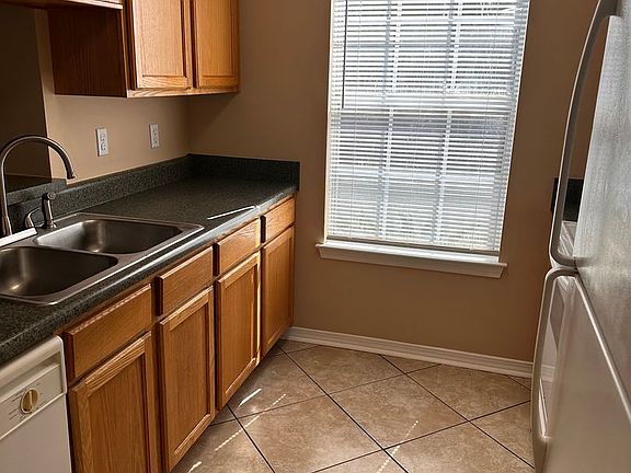 4th image of 1000 Joan Ave #1002