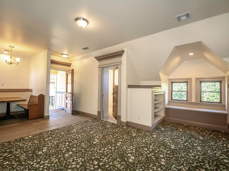 Main entry and living room with wool carpet and plush padding