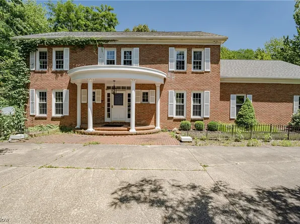 7295 Surrey Ln, Chesterland, OH 44026
