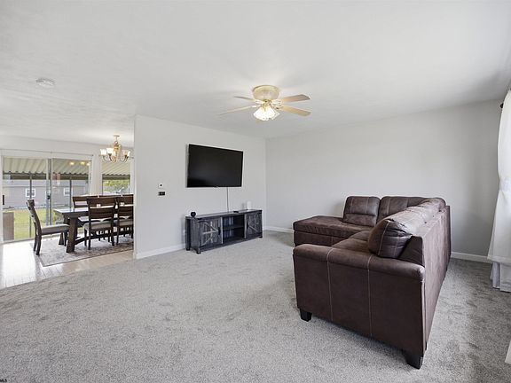 3rd image of 139 Circle Dr