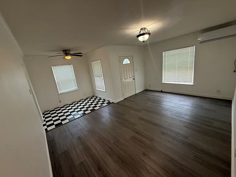 242 E Del Amo Blvd — Photo 3